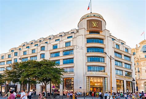 Paris Louis Vuitton flagship store